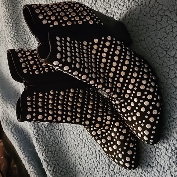 Naughty studded black faux leather zipper booties Size 7 - Picture 4 of 17